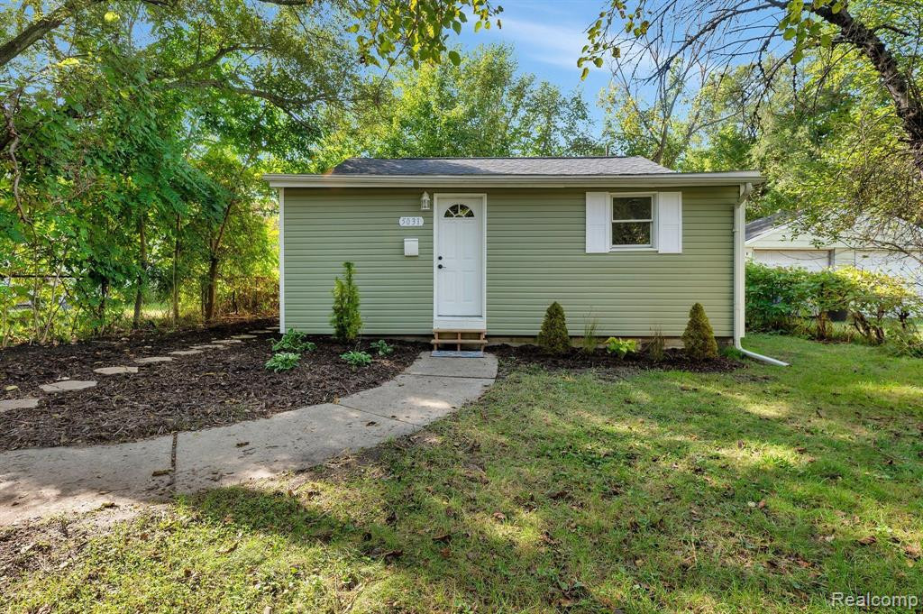 5031 ANATOLE Street, Grosse Pointe, MI 48236 — front exterior