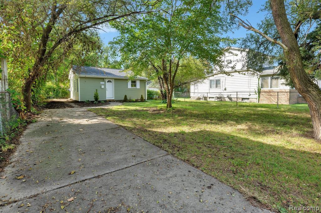 5031 ANATOLE Street, Grosse Pointe, MI 48236 — Photo 2