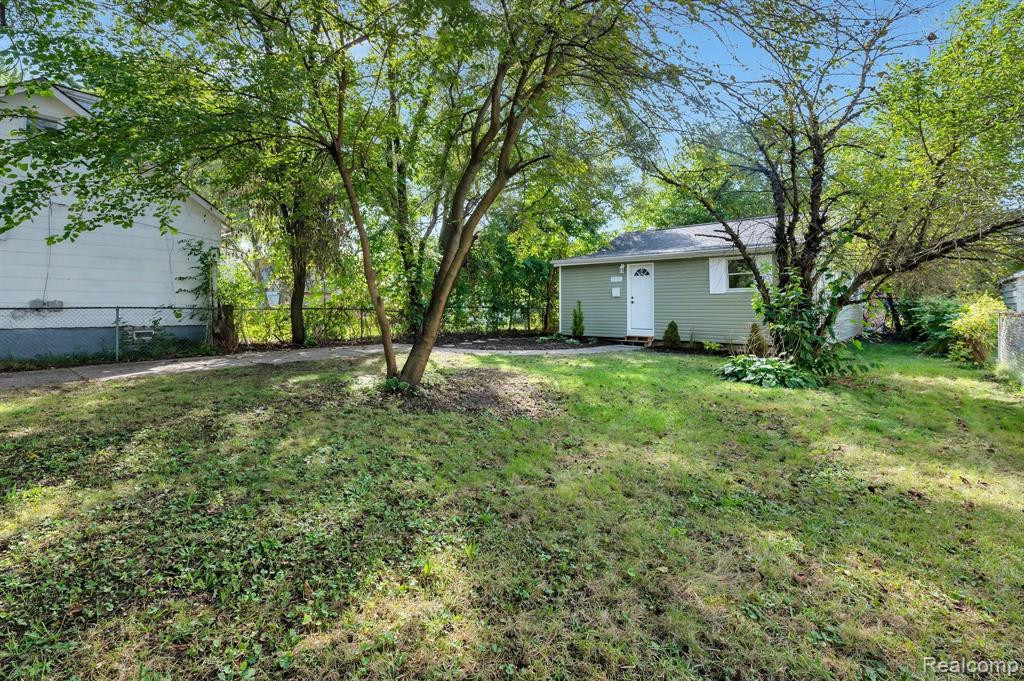 5031 ANATOLE Street, Grosse Pointe, MI 48236 — Photo 3