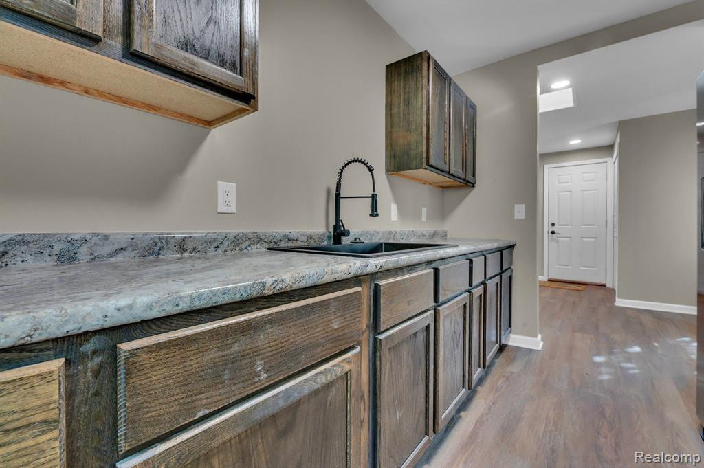 5031 ANATOLE Street, Grosse Pointe, MI 48236 — Photo 9