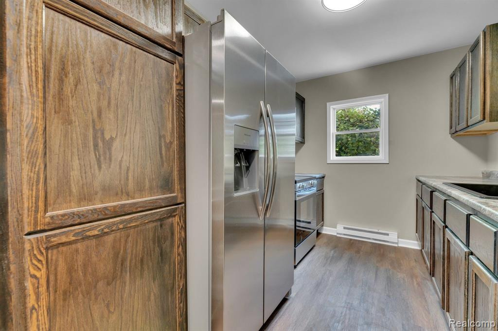 5031 ANATOLE Street, Grosse Pointe, MI 48236 — Photo 12