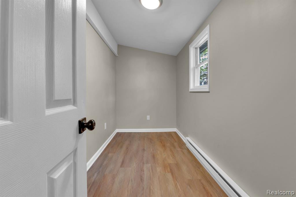 5031 ANATOLE Street, Grosse Pointe, MI 48236 — Photo 18