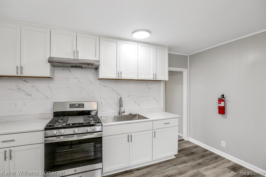 404 WALNUT #1 Street, Wyandotte, MI 48192 — Photo 2