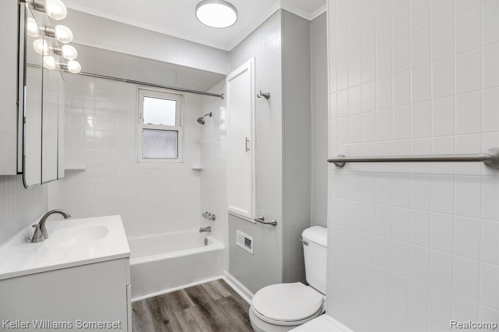 404 WALNUT #1 Street, Wyandotte, MI 48192 — Photo 8