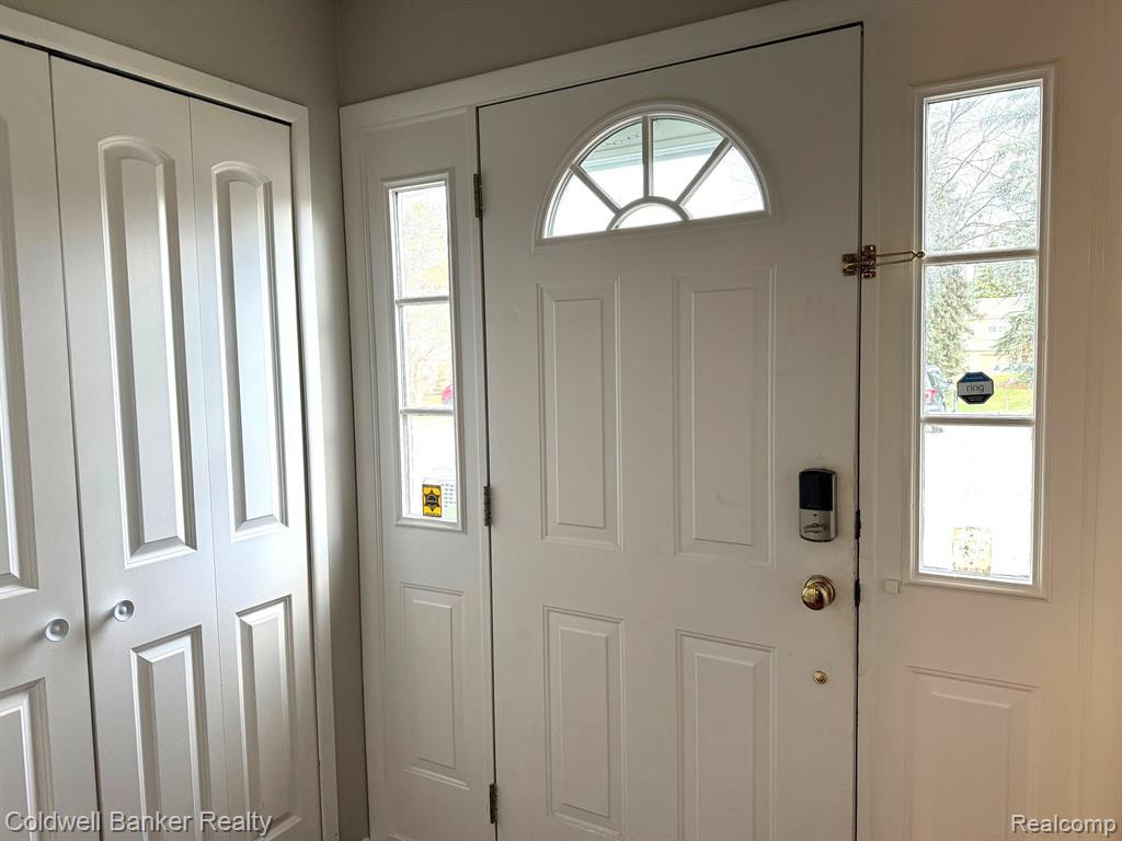 5081 BUCKINGHAM, Troy, MI 48098 — Photo 3