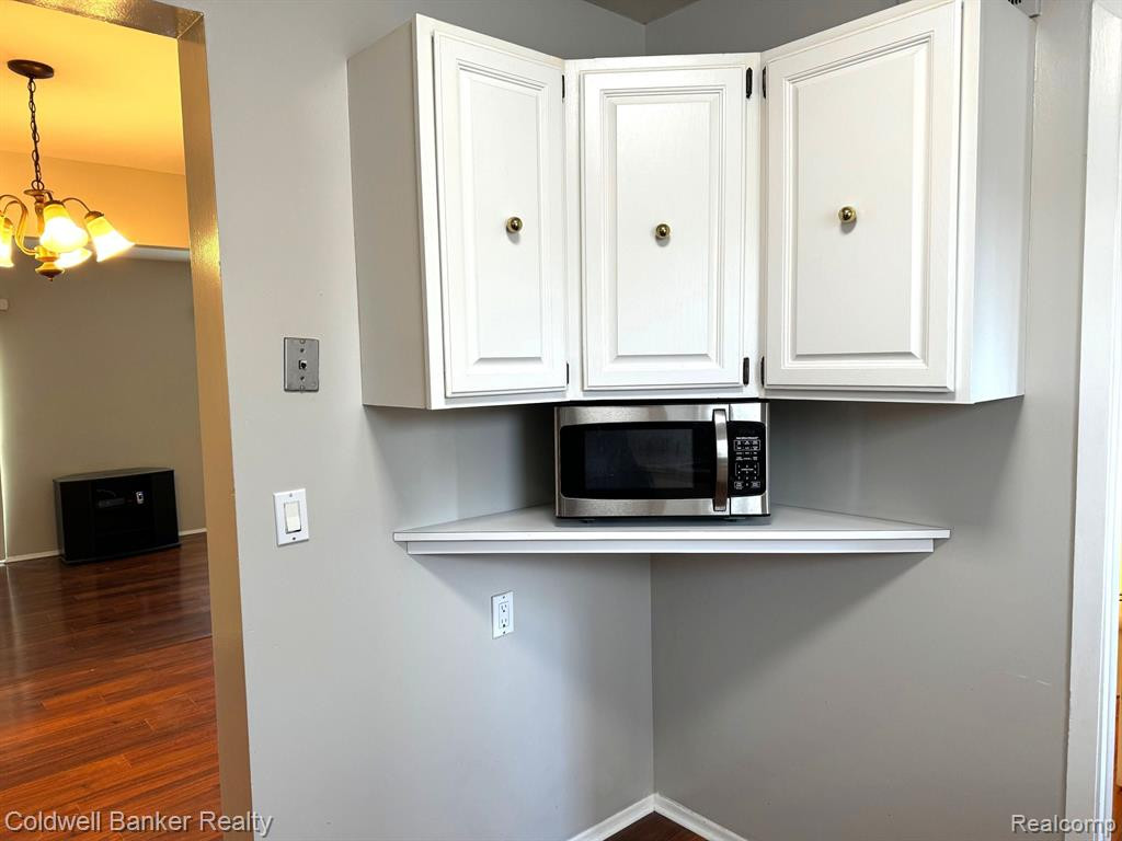 5081 BUCKINGHAM, Troy, MI 48098 — Photo 9