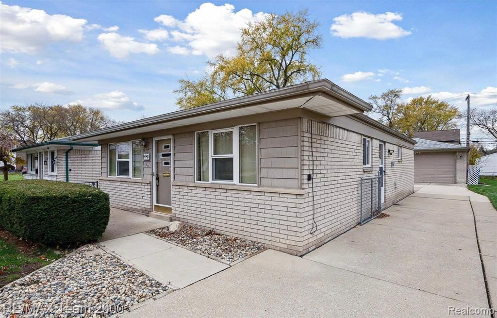 4942 HARDING Street, Dearborn Heights, MI 48125 — Photo 2