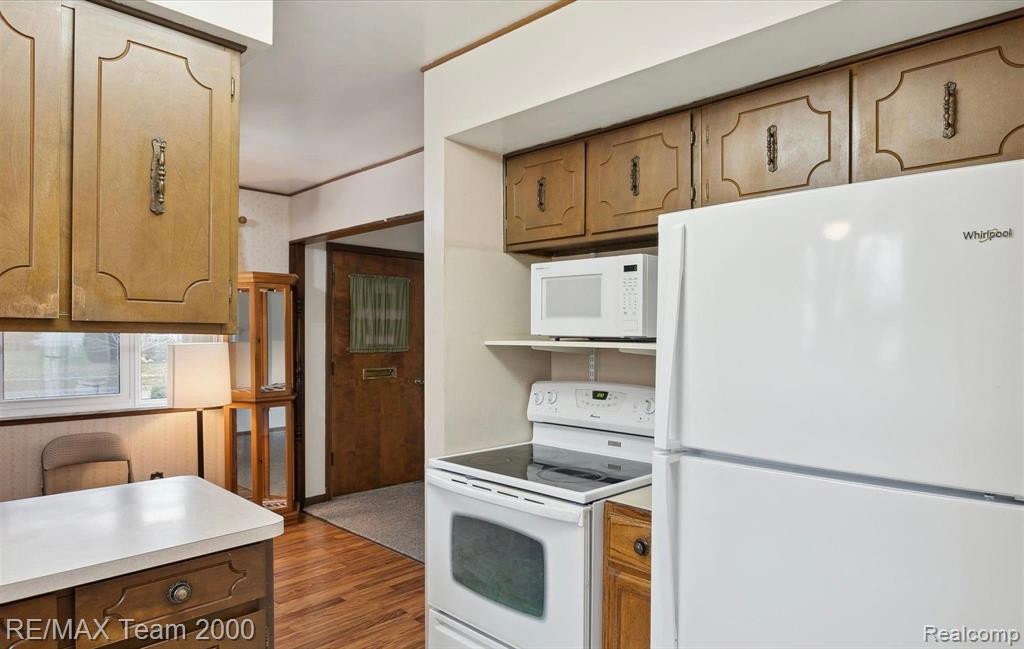 4942 HARDING Street, Dearborn Heights, MI 48125 — Photo 6
