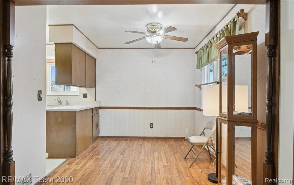 4942 HARDING Street, Dearborn Heights, MI 48125 — Photo 8