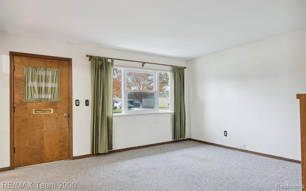 4942 HARDING Street, Dearborn Heights, MI 48125 — Photo 11