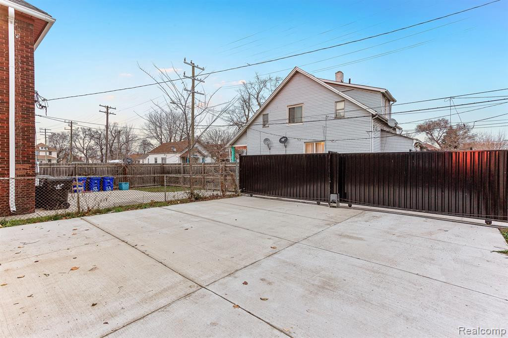 1732 LAWNDALE Street, Detroit, MI 48209 — Photo 27