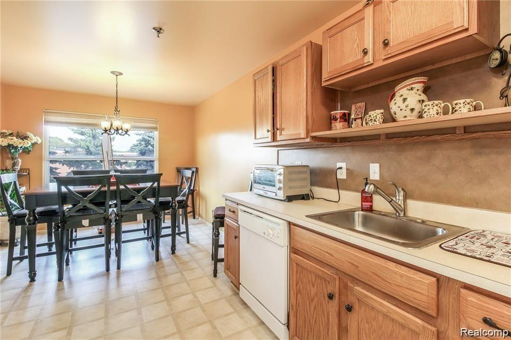 23328 GRAYSON Drive, Southfield, MI 48075 — Photo 11