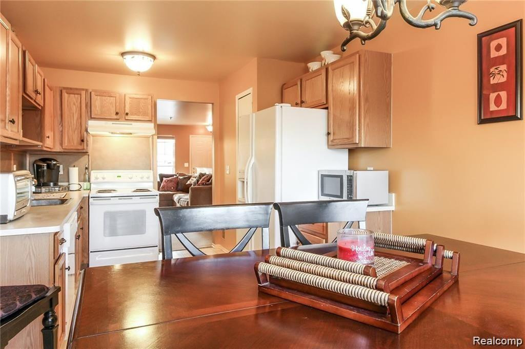 23328 GRAYSON Drive, Southfield, MI 48075 — Photo 12