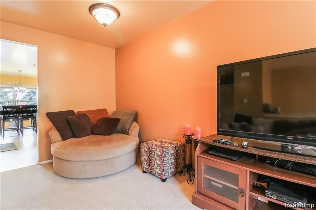 23328 GRAYSON Drive, Southfield, MI 48075 — Photo 15