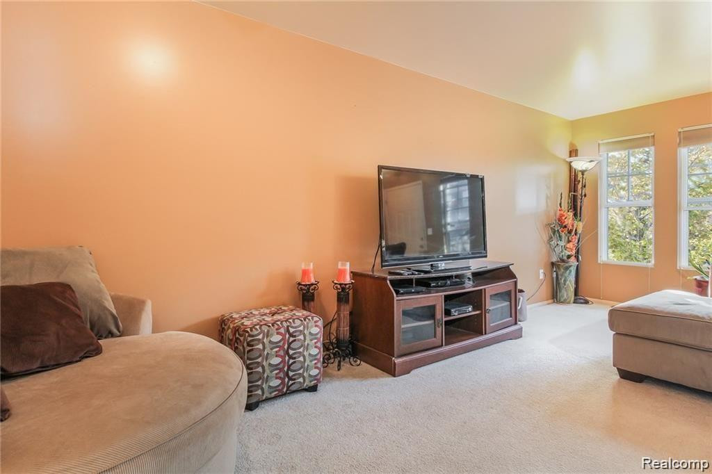 23328 GRAYSON Drive, Southfield, MI 48075 — Photo 16