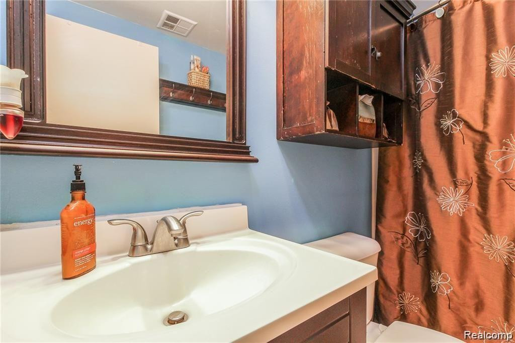 23328 GRAYSON Drive, Southfield, MI 48075 — Photo 19