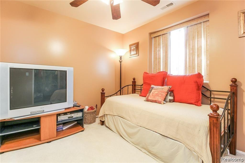 23328 GRAYSON Drive, Southfield, MI 48075 — Photo 20