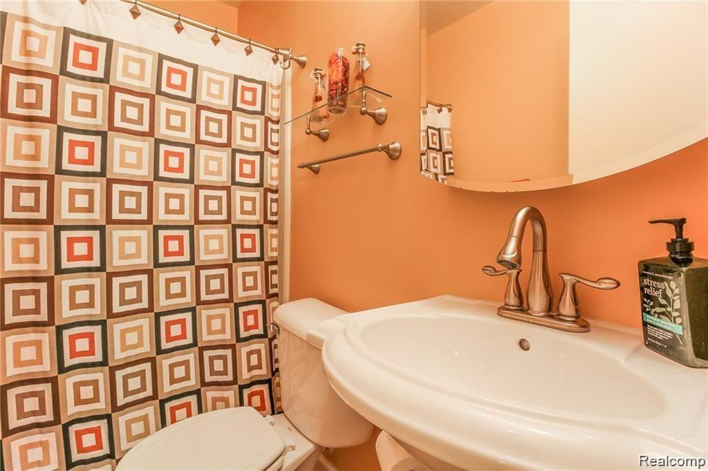 23328 GRAYSON Drive, Southfield, MI 48075 — Photo 21