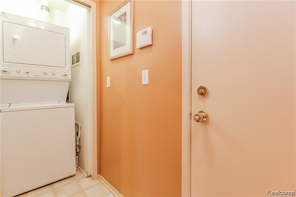 23328 GRAYSON Drive, Southfield, MI 48075 — Photo 22