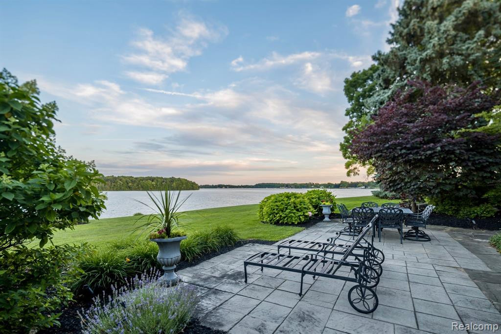 2972 Orchard Place, Orchard Lake Village, MI 48324 — Photo 35