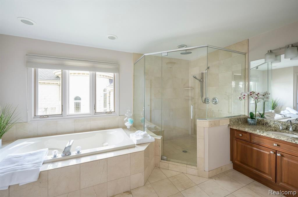2972 Orchard Place, Orchard Lake Village, MI 48324 — Photo 19