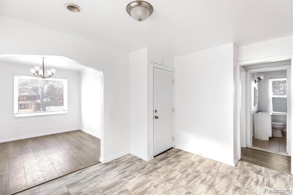 5232 CHALMERS Street, Detroit, MI 48213 — Photo 8