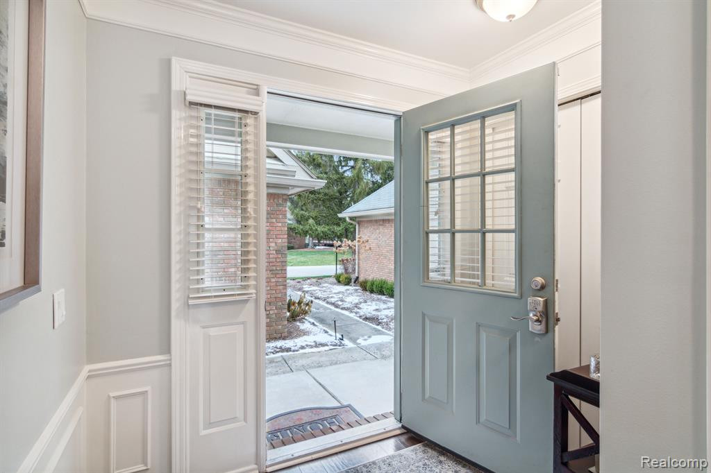 16284 COUNTRY KNOLL Drive, Northville, MI 48168 — Photo 5