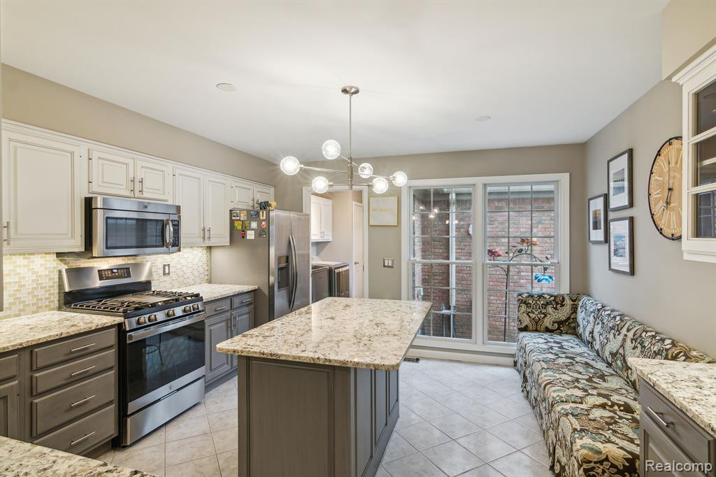 16284 COUNTRY KNOLL Drive, Northville, MI 48168 — Photo 11