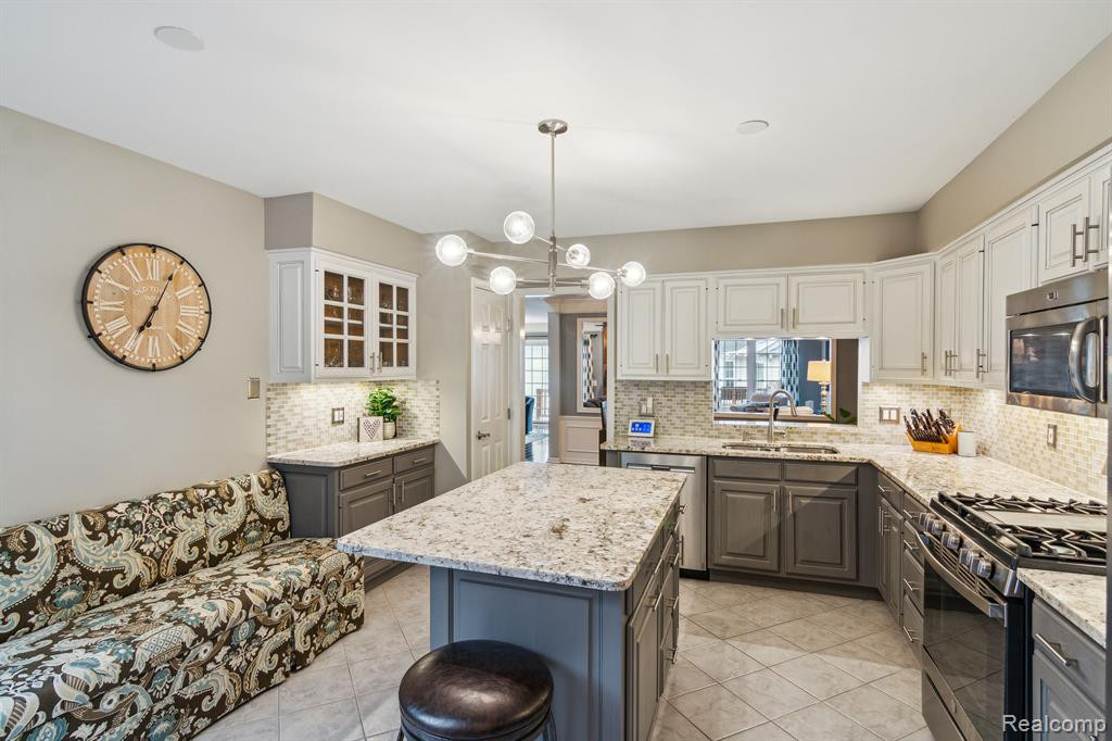 16284 COUNTRY KNOLL Drive, Northville, MI 48168 — Photo 12