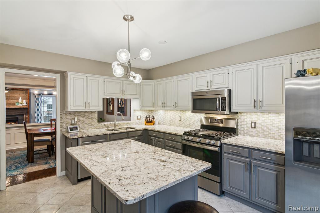 16284 COUNTRY KNOLL Drive, Northville, MI 48168 — Photo 14