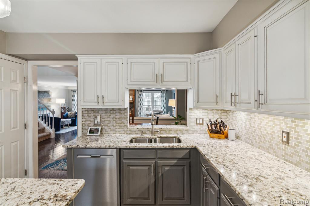 16284 COUNTRY KNOLL Drive, Northville, MI 48168 — Photo 15
