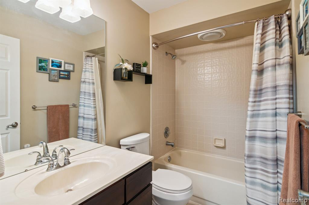 16284 COUNTRY KNOLL Drive, Northville, MI 48168 — Photo 31