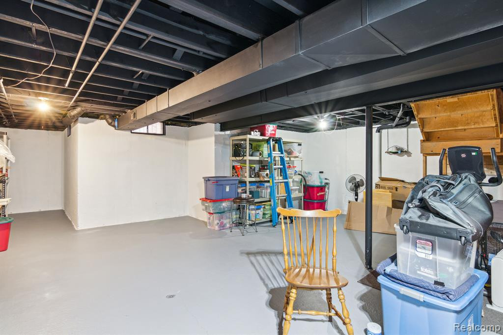 16284 COUNTRY KNOLL Drive, Northville, MI 48168 — Photo 41
