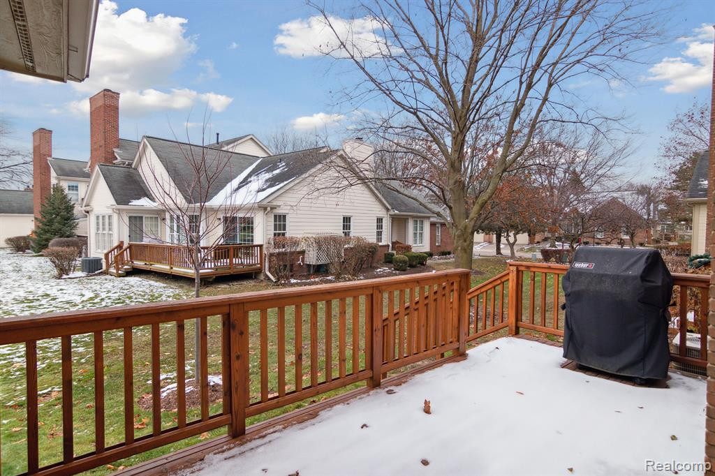 16284 COUNTRY KNOLL Drive, Northville, MI 48168 — Photo 43