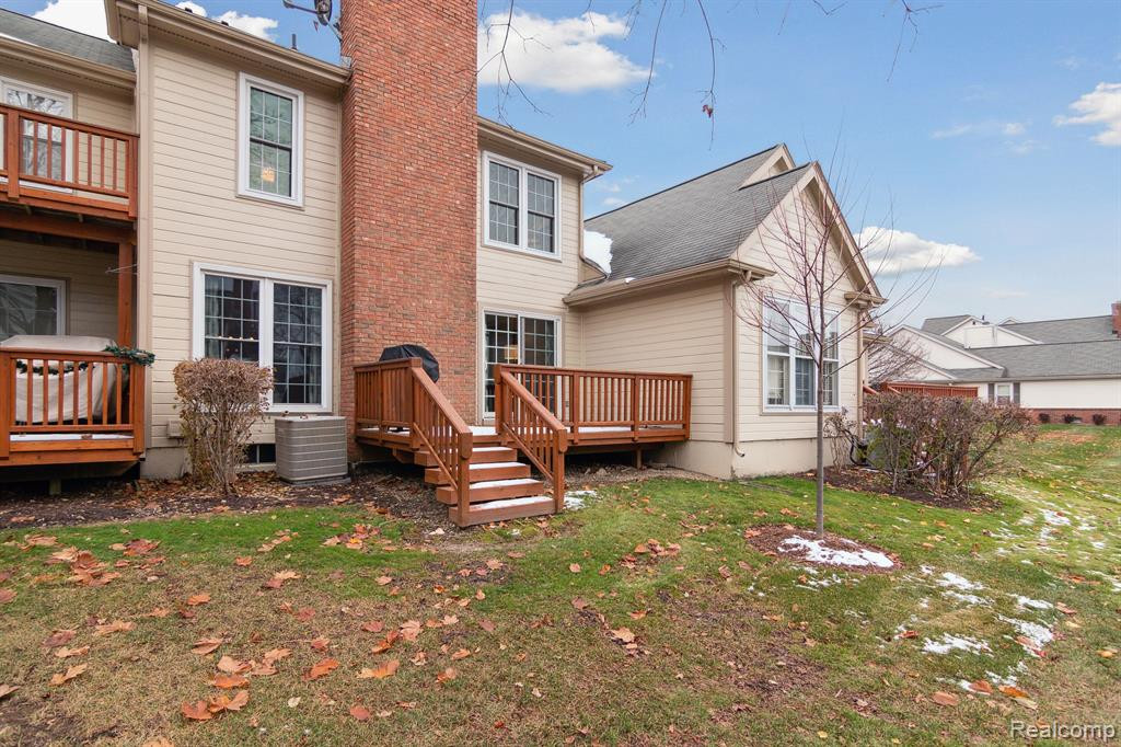 16284 COUNTRY KNOLL Drive, Northville, MI 48168 — Photo 47