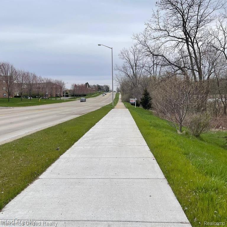 645 WALTON BLVD, Pontiac, MI 48342 — Photo 3