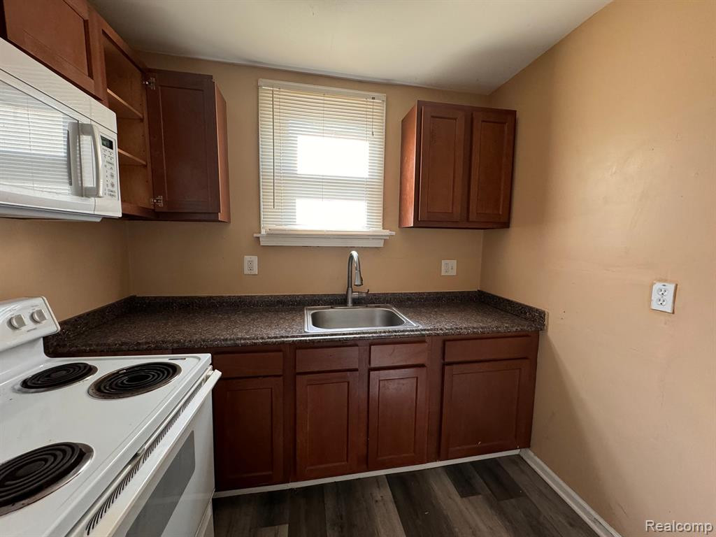 5839 HAZEL Street, Taylor, MI 48180 — Photo 6