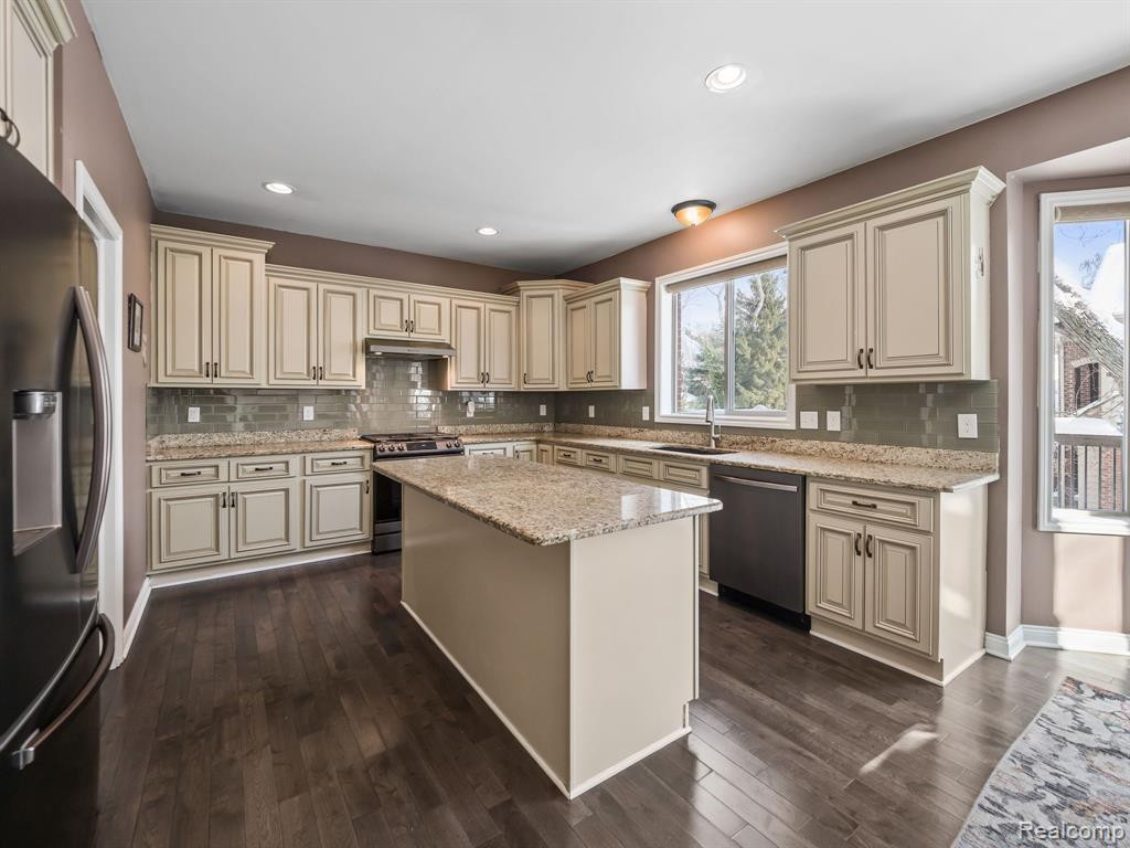 3555 SHADY BEACH Boulevard, Orchard Lake Village, MI 48324 — Photo 6