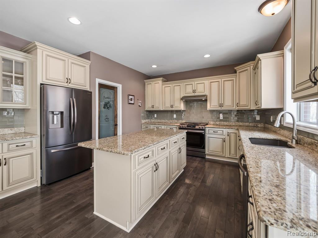 3555 SHADY BEACH Boulevard, Orchard Lake Village, MI 48324 — Photo 7