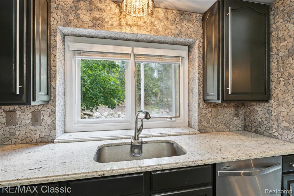 44243 DEEP HOLLOW Circle, Northville, MI 48168 — Photo 36