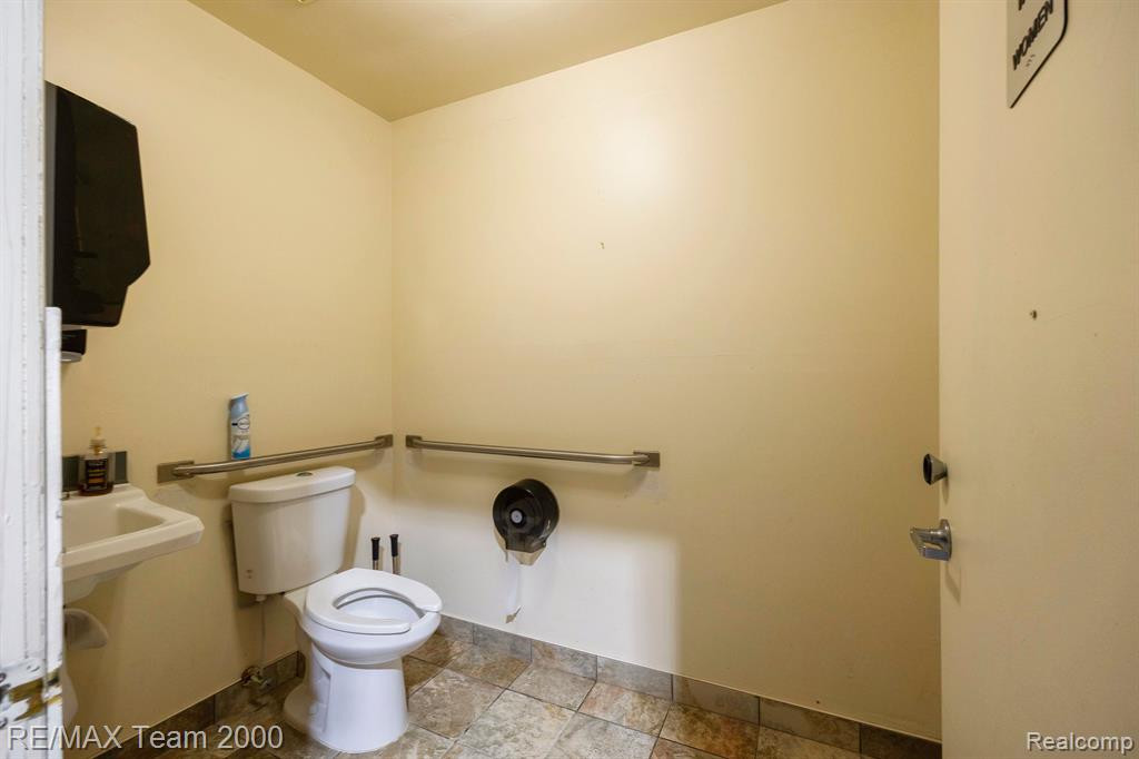 8830 TELEGRAPH Road, Taylor, MI — Photo 9