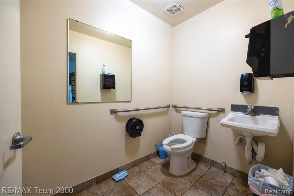 8830 TELEGRAPH Road, Taylor, MI — Photo 10
