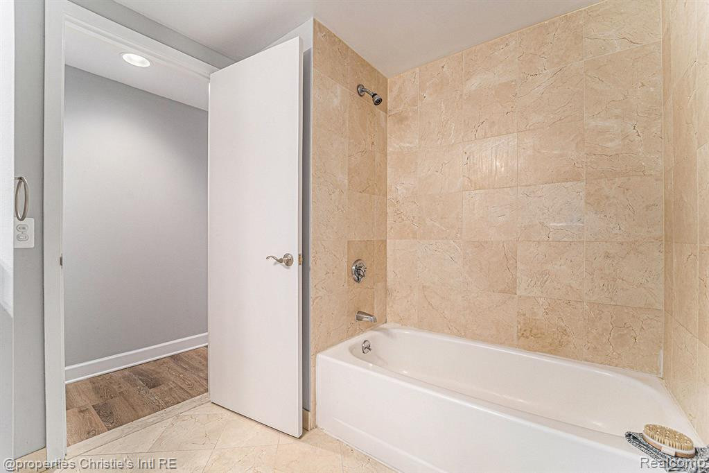 3320 Spinnaker Lane, 6B, Detroit, MI 48207 — Photo 15