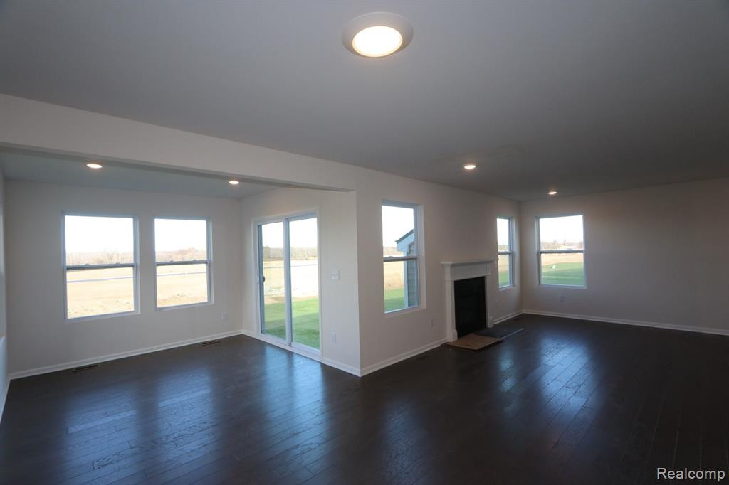 618 COUNTRYSIDE Drive, Chelsea, MI 48118 — Photo 5