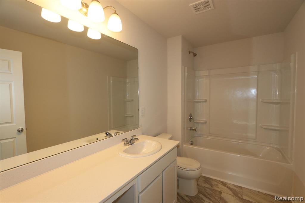 618 COUNTRYSIDE Drive, Chelsea, MI 48118 — Photo 11