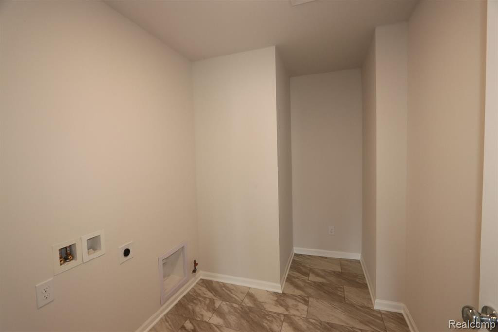 618 COUNTRYSIDE Drive, Chelsea, MI 48118 — Photo 12