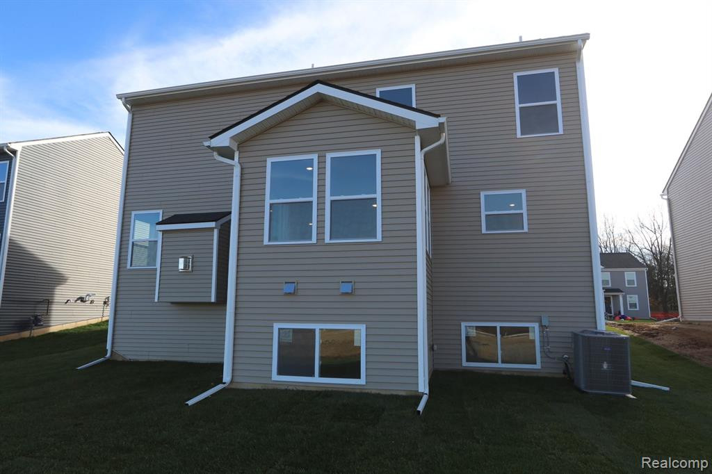 618 COUNTRYSIDE Drive, Chelsea, MI 48118 — Photo 13