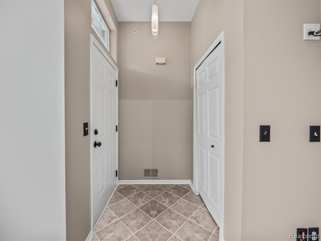 1103 S ABIGAIL E, Walled Lake, MI 48390 — Photo 12