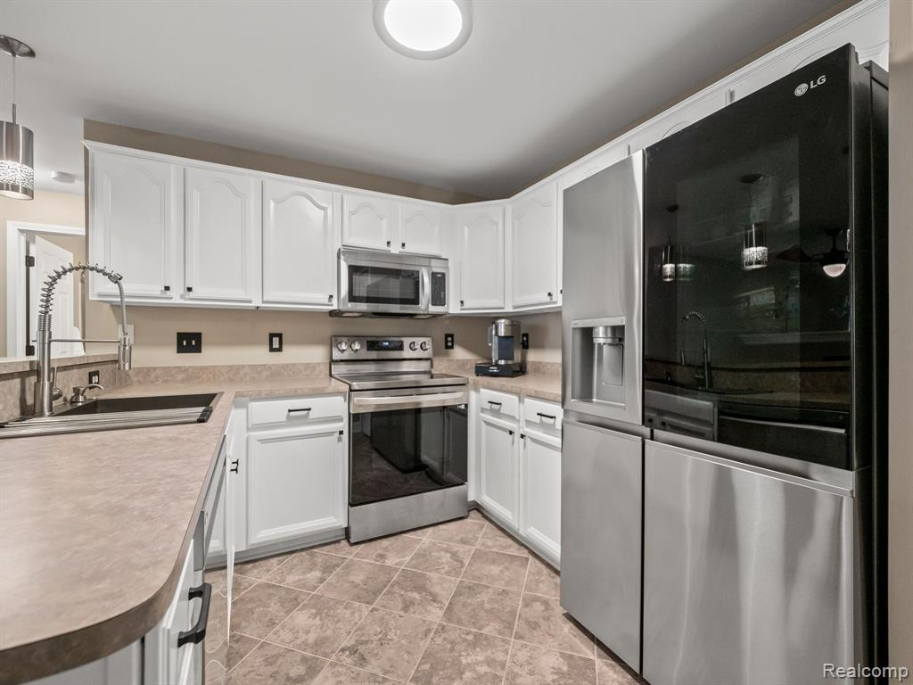 1103 S ABIGAIL E, Walled Lake, MI 48390 — Photo 16