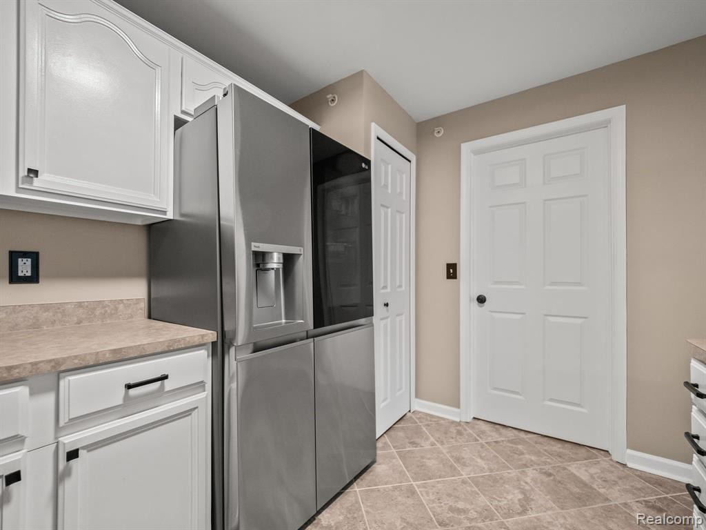 1103 S ABIGAIL E, Walled Lake, MI 48390 — Photo 17